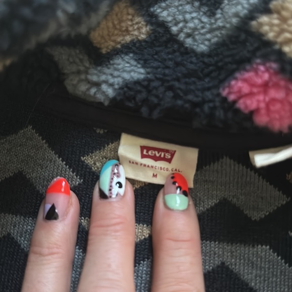 Retro Levi’s Pullover - Picture 2 of 2